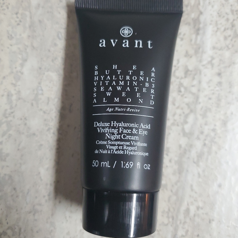Avant Deluxe Hyaluronic Acid Vivifying Face & Eye